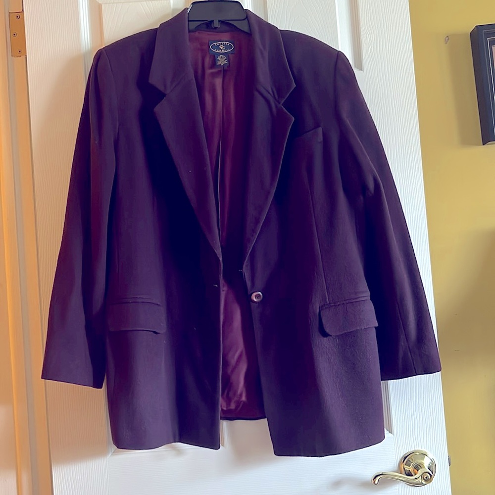 Dark purple wool blazer (70% wool, 20% nylon, 10% cashmere)